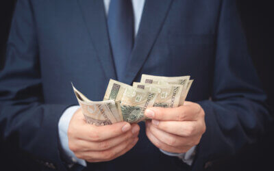 Jak liczyć limit 10 000 zł pozwalający na wystawianie faktur poza KSeF?