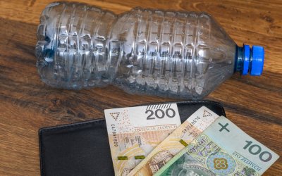 Utracona kaucja za butelki – czy może być kosztem podatkowym? Ministerstwo wyjaśnia