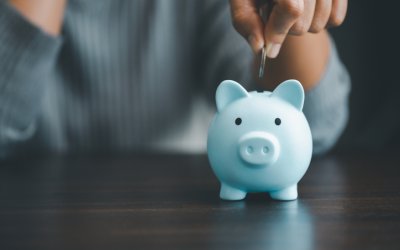 Rozliczenia pieniężne przedsiębiorców – limit 15 000 zł, obowiązek płatności przez rachunek płatniczy i skutki w podatku dochodowym